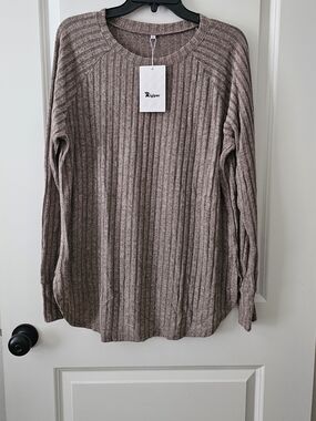 Ribbed Long-Sleeve Tunic With Thumb Holes in Taupe